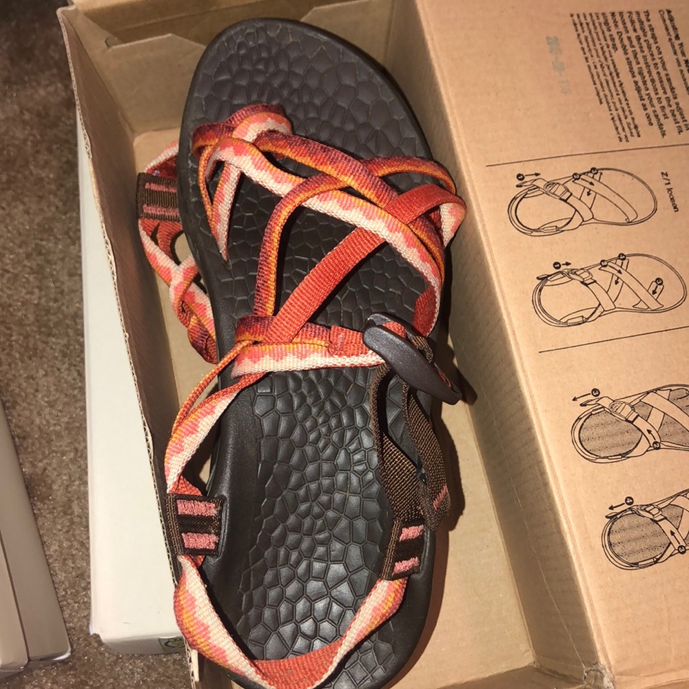 orange and brown chaco sandals size 6